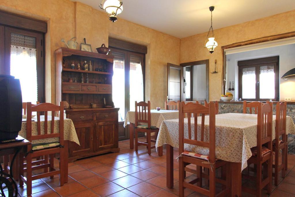 Hotel Los Arrenes De Таранкуэнья Экстерьер фото
